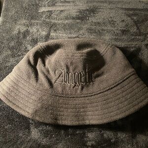 Angelic buckethat